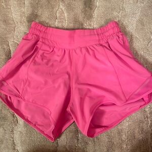 Lululemon Sonic Pink Hotty Hot Low Rise Lined short 4”